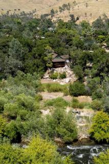 Charming Cabin Retreat on the Kern River with Hot Tub & River Access Near Kernville, CA - Kernville - 3