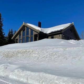 Luxurious Family Cabin By The Ski Trails - 9