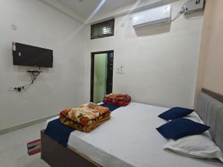 Kanha P Guest House - 6