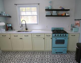 Cozy Cottage House - Pool & Hot Tub - 3