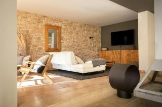 Contemporary Villa With Pool In Provence - 6