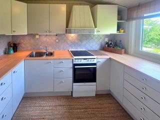 Seaside Cabin With Views Over Røssesundet - 6