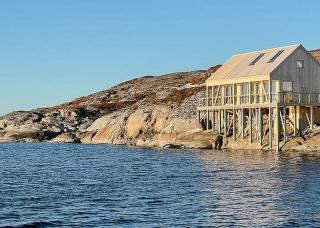 Architectural Gem On Rocks In Kvenvær - Kvenvær - 5