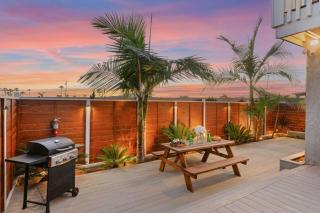 Walk to Trestles Beach Duplex w Ocean View El Camino Surfhouse by AvantStay - 6