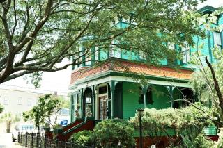 Victorian Modern Room in Carriage House - Unit B - 9