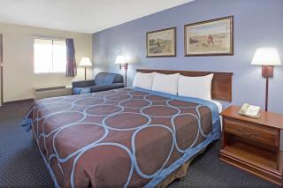 Super 8 by Wyndham Suwanee - 3