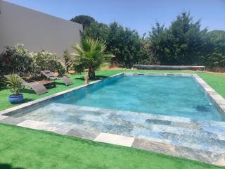 Villa climatisée avec grande piscine - Le Pouget - 8