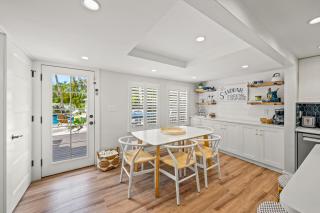 Coconut Lagoon - Lovely Historic Renovated Cottage wHuge Heated Pool Backyard OasisCabanaBar - Anna Maria - 1