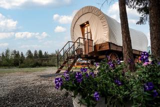 Unique Conestoga Glamping Wagon with King Bed & Private Bath | Bonners Ferry, Idaho Retreat - Bonners Ferry - 7