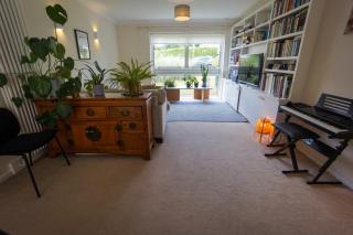 Charming 2-Bed House near Hampstead Heath Garden - 6