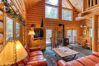 Luxurious Forest Cabin with Hot Tub and Game Room Near Outdoor Adventures in Island Park, Idaho - Trude - 8