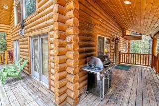 Luxurious Forest Cabin with Hot Tub and Game Room Near Outdoor Adventures in Island Park, Idaho - Trude - 7