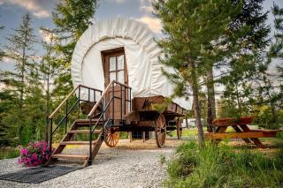 Charming Idaho Glamping Wagon with AC, Fire Pit & Breakfast | Bonners Ferry Escape - Bonners Ferry - 4