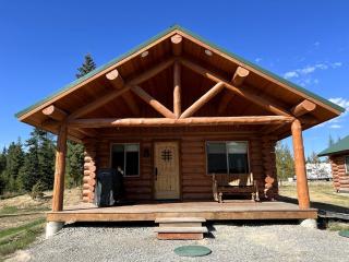 Cozy 1-Bedroom Log Cabin with Full Kitchen & Wi-Fi | Bonners Ferry, Idaho Retreat - Bonners Ferry - 9