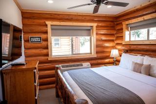 Cozy 1-Bedroom Log Cabin with Full Kitchen & Wi-Fi | Bonners Ferry, Idaho Retreat - Bonners Ferry - 7