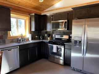 Cozy 1-Bedroom Log Cabin with Full Kitchen & Wi-Fi | Bonners Ferry, Idaho Retreat - Bonners Ferry - 4