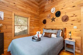 Renovated Cabin Near Great Smoky Mountains National Park, Tennessee - 7