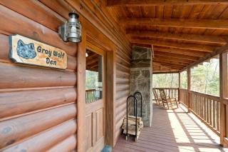 Renovated Cabin Near Great Smoky Mountains National Park, Tennessee - Sunshine - 5