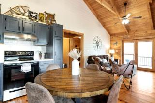 Renovated Cabin Near Great Smoky Mountains National Park, Tennessee - Sunshine - 4