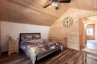 Peaceful Cabin Surrounded by Nature for a Memorable Getaway in Duck Creek Village, Utah - 9