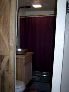 Cozy Wood Shed Tiny House Near Old Hickory Lake w/ Full Kitchen, Fire Pit & Breakfast - 2