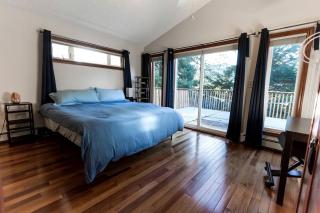 Spacious Mountain-View Retreat with Hot Tub Near Trails and Downtown in Juneau, Alaska - Juneau - 9