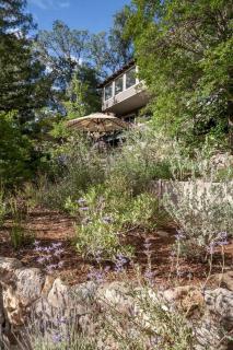 Escape to Your Private Riverfront Suite in Kernville, CA - 1