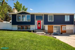 Cozy Family Getaway with Hot Tub & Trampoline near Rio Tinto Stadium in Sandy, Utah - Sandy - 0
