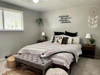 Cozy Family Getaway with Hot Tub & Trampoline near Rio Tinto Stadium in Sandy, Utah - Sandy - 5