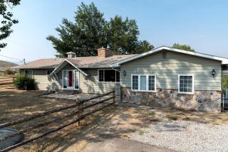 Remodeled Mountain Retreat with Hot Tub and Scenic Views Near Trails in Lander, Wyoming - 3