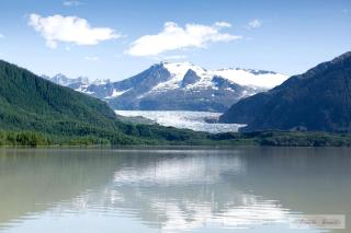 Scenic Dual-Retreat Vacation Home with Hot Tub & Mountain Views Near Trails in Juneau, Alaska - Juneau - 2