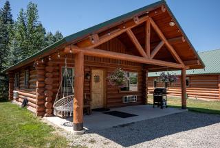 Luxury Pet-Friendly 1-Bedroom Log Cabin in Bonners Ferry with Full Kitchen and Wi-Fi - Bonners Ferry - 0