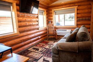 Luxury Pet-Friendly 1-Bedroom Log Cabin in Bonners Ferry with Full Kitchen and Wi-Fi - Bonners Ferry - 1