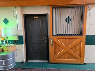Charming Boutique Farm Stay Near Nashville – Cozy Horse Stall Suite - Cedar Grove - 7