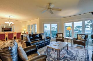 Windsor Place 2418 - 6