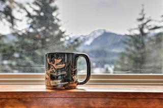 Inviting Alaska Apartment with Mountain Views & Easy Trail Access near Downtown Juneau - Juneau - 3