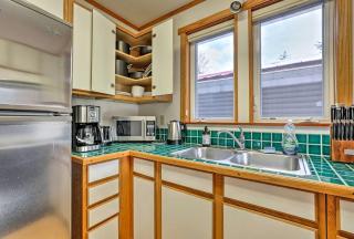 Inviting Alaska Apartment with Mountain Views & Easy Trail Access near Downtown Juneau - Juneau - 1