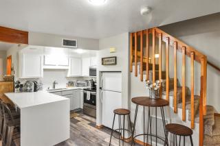 Cozy Hilltop Retreat Quiet Street Near Downtown and NAU Private Forested Setting - Mountainaire - 6