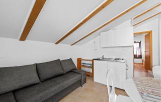 1 Bedroom Cozy Apartment In Brodarica - 7