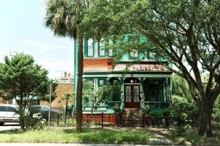 Victorian Modern Room in Carriage House - Unit A - Savannah - 8