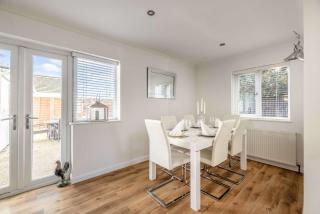 Host & Stay - Meadow Way - 1