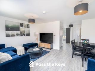Pass the Keys Modern Townhouse with Garden and Parking in Ascot - Ascot - 0