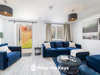 Pass the Keys Modern Townhouse with Garden and Parking in Ascot - 9