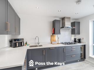 Pass the Keys Modern 3-Bed Townhouse wGarden Parking in Ascot - Ascot - 8