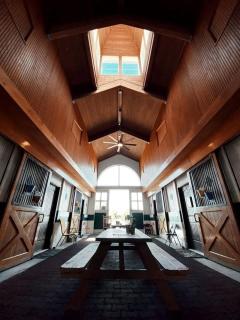 Scenic Barn B&B with Private Bath & Country Breakfast near Old Hickory Lake – Gallatin, Tennessee - Cedar Grove - 0