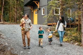 Beautiful Secluded Cabin in Anchorage, Alaska - 2