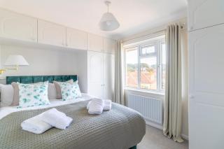 Panoramic Sea View Apartment Sleeps 4-Free Parking - Bournemouth - 7
