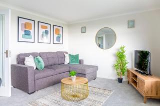 Panoramic Sea View Apartment Sleeps 4-Free Parking - 1