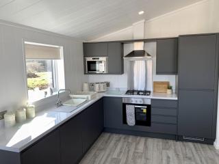 Elm 35 Hot Tub - Garton - 5
