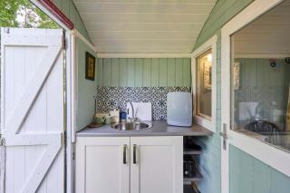 Host & Stay - Shepherd's Hut - Briston - 4